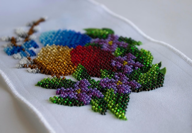 ręcznie haftowany fragment